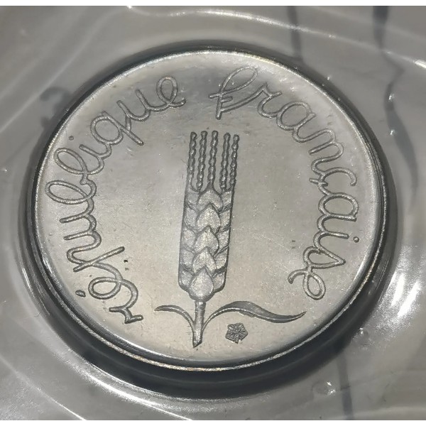 Coffret FDC Fleur de coin France 1975 avec rebord pièces de monnaies en Franc