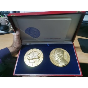 Coffrets de 2 enormes médailles Charles de Gaulle 1990 par Jaeger