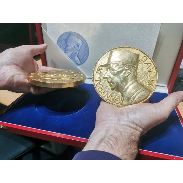 Coffrets de 2 enormes médailles Charles de Gaulle 1990 par Jaeger