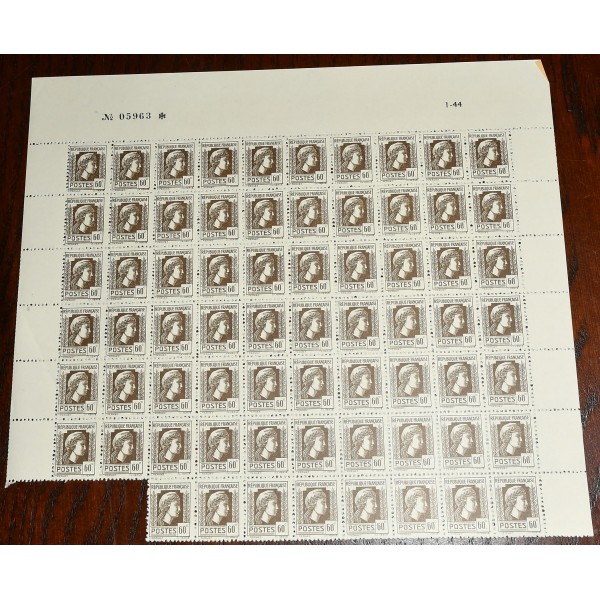 1 fragment de feuille de 68 Timbres de France 634 marianne d'Alger neufs**