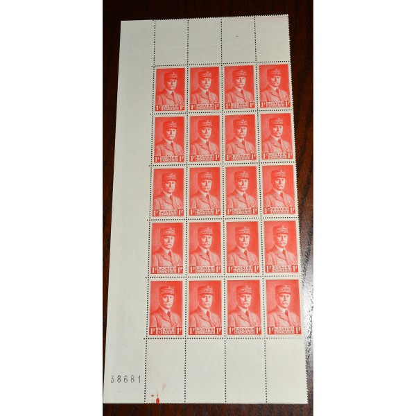1 fragment de feuille de 20 Timbres de France 472Pétain neufs**