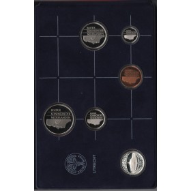 Pays Bas proof set 1984 5 monnaies 1 medaille FDC