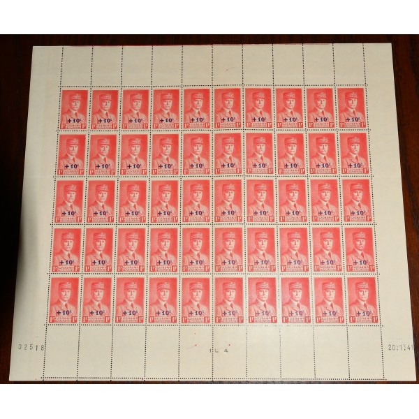 1 feuille de 50 Timbres de France 494 type Pétain surchargé neufs**