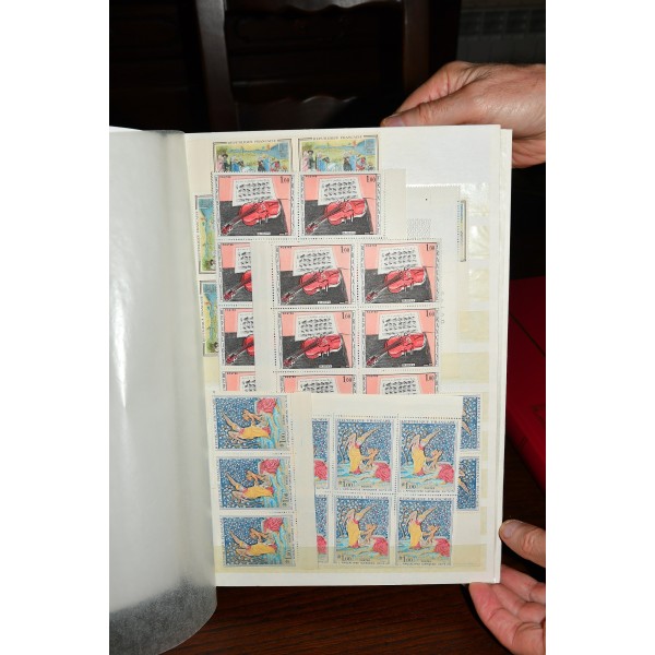 Superbe lot de 3827 timbres de France neufs** entre 1960 et 1975