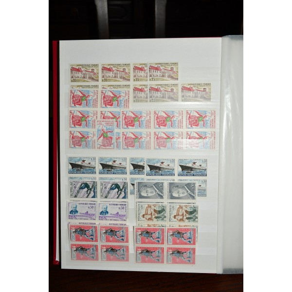 Superbe lot de 3827 timbres de France neufs** entre 1960 et 1975