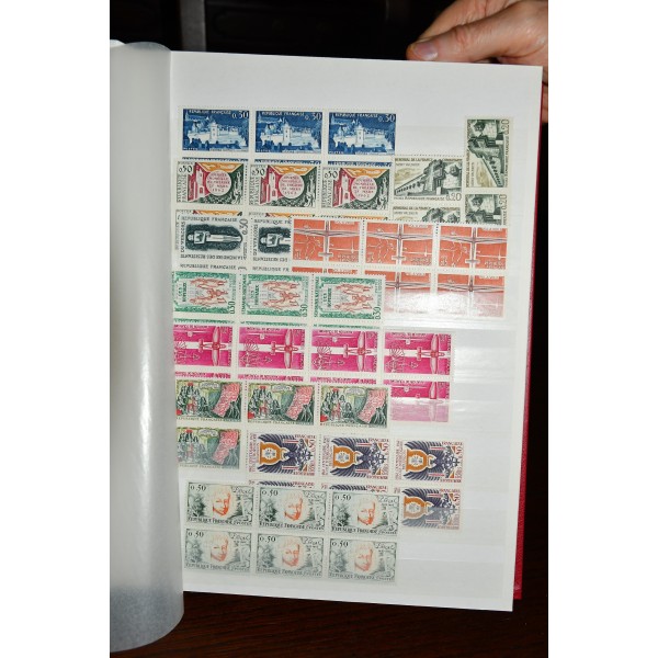 Superbe lot de 3827 timbres de France neufs** entre 1960 et 1975