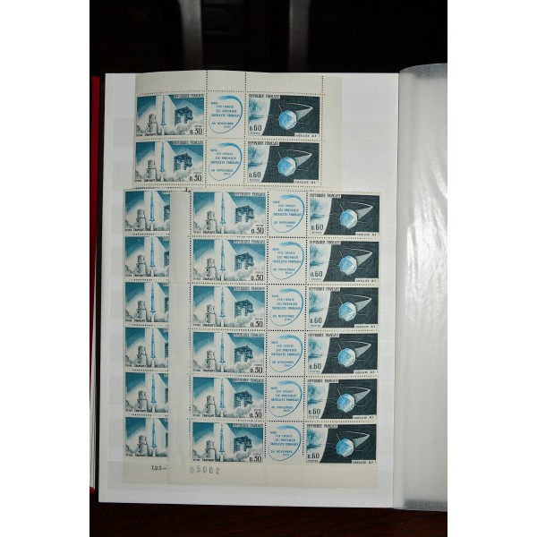 Superbe lot de 3827 timbres de France neufs** entre 1960 et 1975