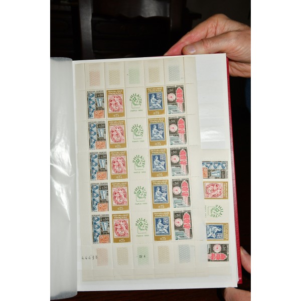 Superbe lot de 3827 timbres de France neufs** entre 1960 et 1975