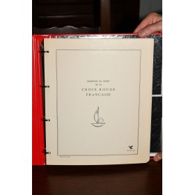 Superbe collection de timbres et carnets Croix Rouge tous neufs** dans un superbe album