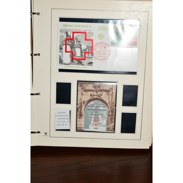 Superbe collection de timbres et carnets Croix Rouge tous neufs** dans un superbe album