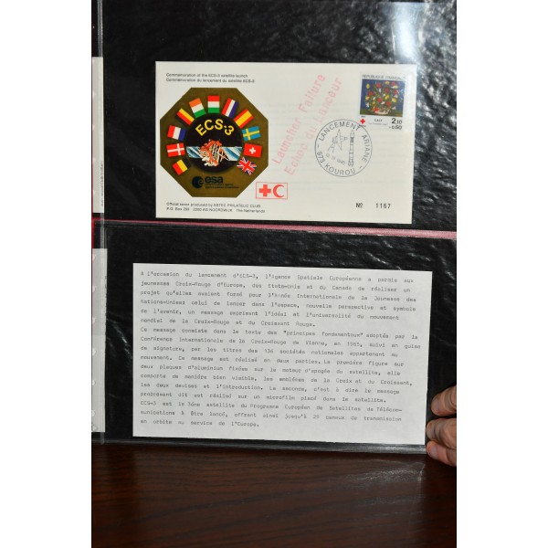 Superbe collection de timbres et carnets Croix Rouge tous neufs** dans un superbe album