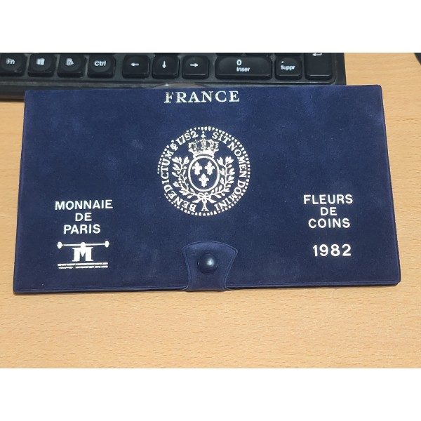 Coffret FDC Fleur de coin France 1982 pièces de monnaies en Franc