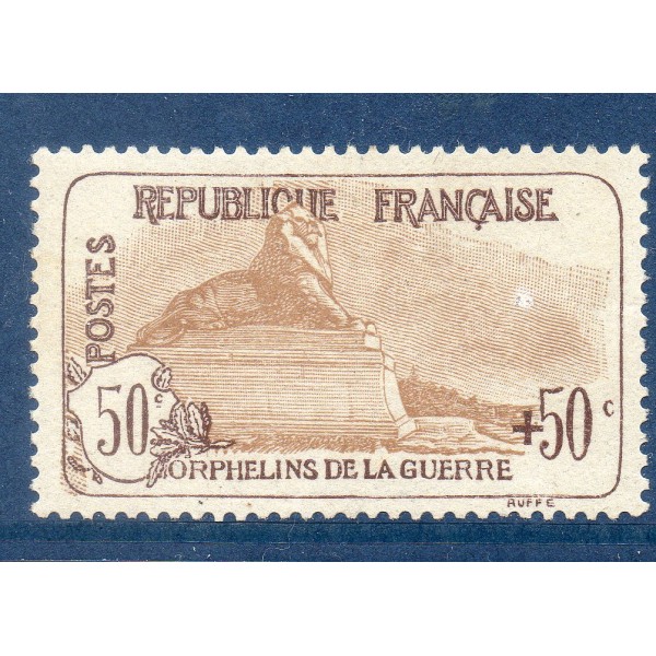 Timbre France Yvert No 153 Orphelin de la Guerre brun clair neuf ** signé Calves