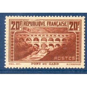 Timbre France Yvert No 262 Pont du Gard Type IIB  neuf **