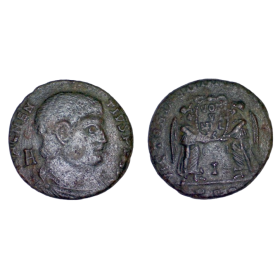 AE2 Magnence (351-352) ric 171 VICTORIAE DD NN AVG ET CAES Arles