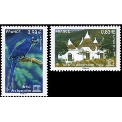 Timbres France Services Yvert 161-162 UNESCO  trulli d'alberobello, ara hyacinthe