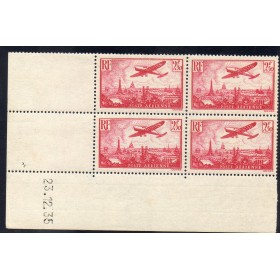 Bloc de 4 coin daté du timbre France Poste Aérienne Yvert 11 avion survolant Paris 2.50f Rose neuf **