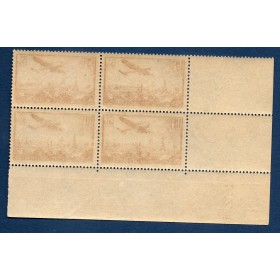 Bloc de 4 coin daté du timbre France Poste Aérienne Yvert 13 avion survolant Paris 2.50f Rose neuf **