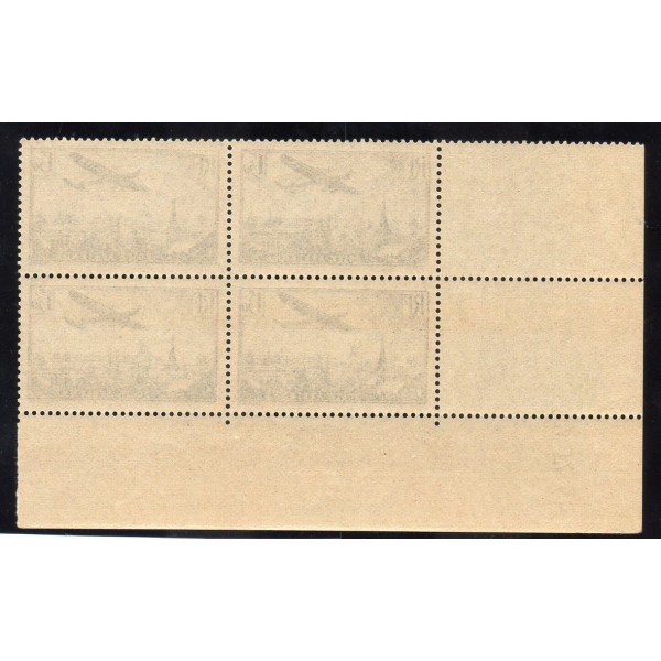 Bloc de 4 coin daté du timbre France Poste Aérienne Yvert 9 avion survolant Paris 1.50fr bleu neuf **