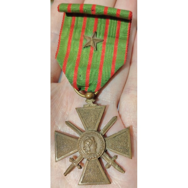 Médaille Croix de guerre 1914-1918 avec ruban et une citation