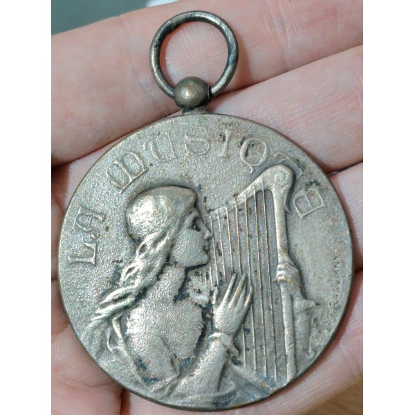 Médaille La musique par Rasummy avec belière