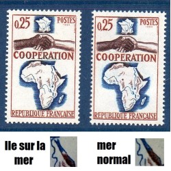 Timbre Yvert No 1432b  ile au milieu de la mer rouge variété de poinçon neuf luxe** Coopération