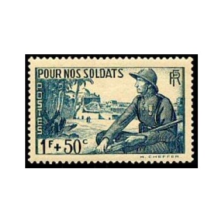 Timbre France Yvert No 452 Pour nos soldats,  marsouin et village africain neuf**