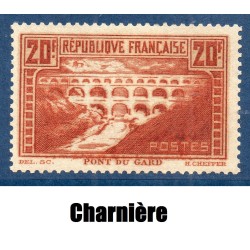 Timbre France Yvert No 262e Pont du Gard Type IIA rivière blanche neuf * avec charnière