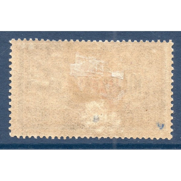 Timbre France Yvert No 207 merson 10 francs vert et rouge neuf * avec charnière