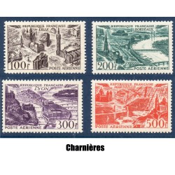 Timbres France Poste Aérienne Yvert 24-27 Vues stylisées de grandes villes neuf * avec trace de charnière