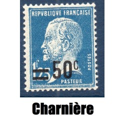 Timbre France Yvert No 222 Pasteur surchargé Bleu neuf ** avec trace de charnière
