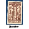 Timbre France Yvert No 302 Cloître de Saint Trophime neuf * avec trace de charnière