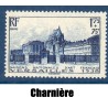 Timbre France Yvert No 379 chateau de Versailles neuf * avec trace de charnière