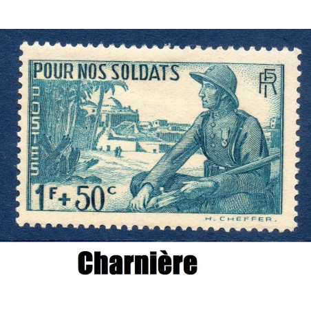 Timbre France Yvert No 452 Pour nos soldats,  marsouin et village africain neuf* avec trace de charnière