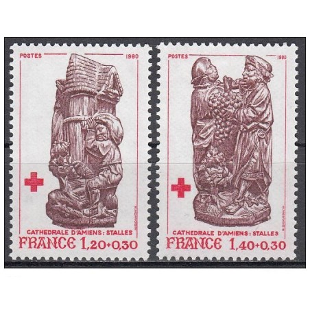 Timbre Yvert No 2116a-2117a France issus de carnets, paire croix rouge, Stalles de la cathédrale d'Amiens