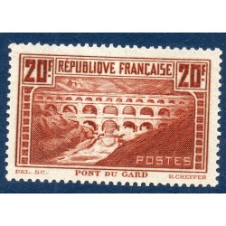 Timbre France Yvert No 262 Pont du Gard Type IIB  neuf * avec charnière