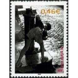 Timbre Yvert France No 3520 Siècle au fil du timbre, vie quotidienne enfant à la fontaine