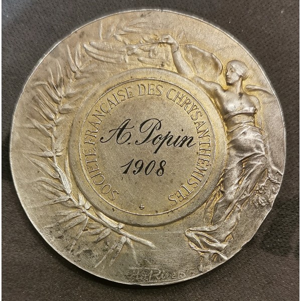 médaille argent Adolphe Rivet, Chrysanthémistes, femme japonaise en kimono