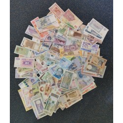 Lot de 300 Billets de banque du monde