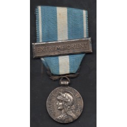 médaille coloniale extrême orient 1945, avec ruban et barette