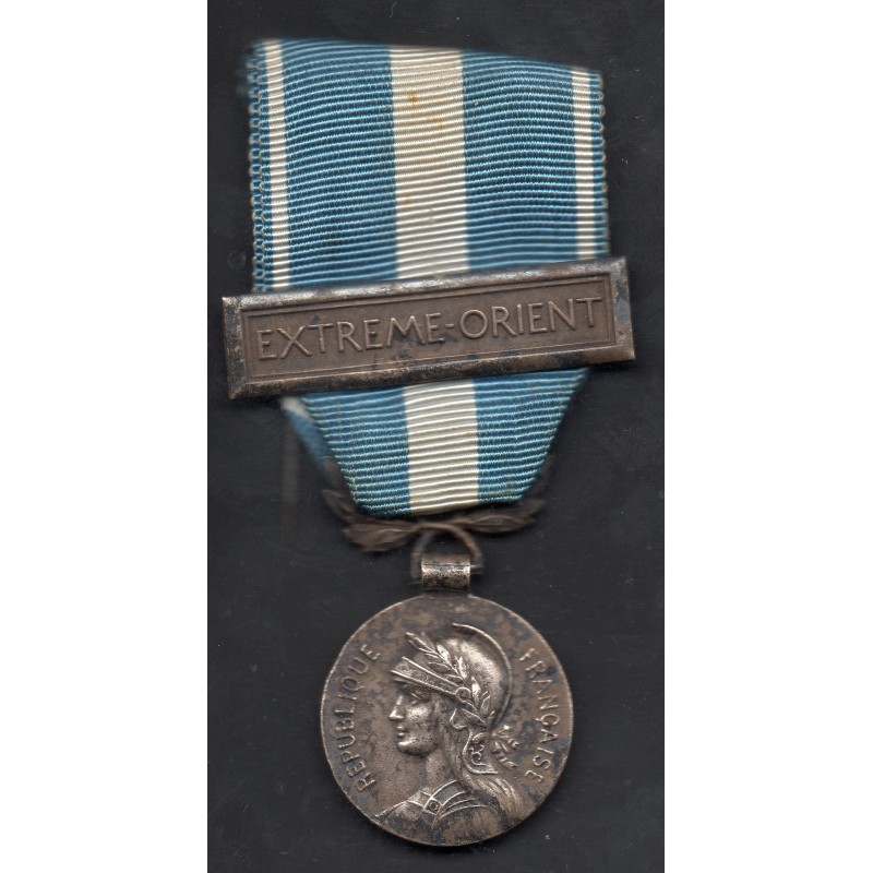 médaille coloniale extrême orient 1945, avec ruban et barette