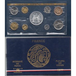 Coffret FDC Fleur de coin France 1977 avec rebord pièces de monnaies en Franc