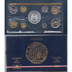 Coffret FDC Fleur de coin France 1977 avec rebord pièces de monnaies en Franc