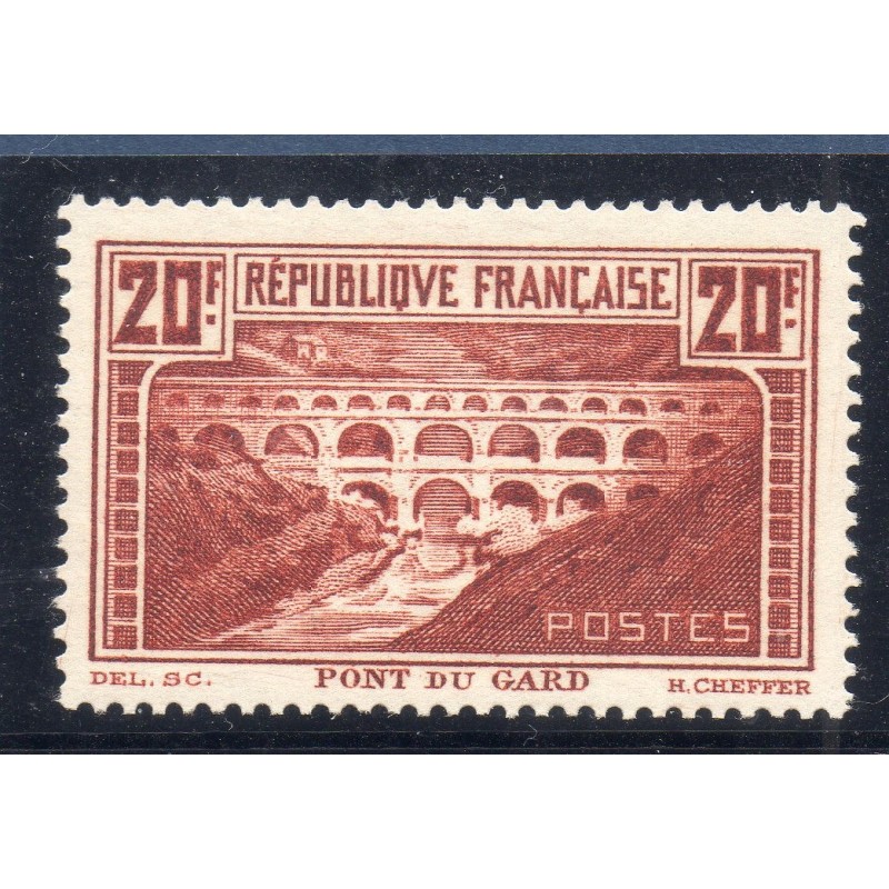 Timbre France Yvert No 262 Pont du Gard Type I neuf ** Timbre France Yvert No 262 Pont du Gard Type I neuf **