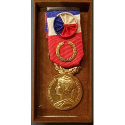 Médaille du ministere des affaires sociales "rappel vermeil", 1978 sans poincon