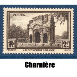 Timbre France Yvert No 389 Arc de triomphe d'Orange neuf * avec trace de charnière