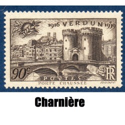 Timbre France Yvert No 445 Victoire de Verdun neuf * avec trace de charnière